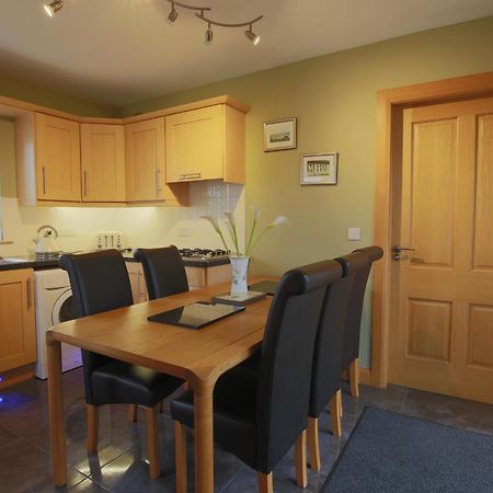 Spacious 4 Bedroom Home - 5 Min Walk To Town Enniskillen Kültér fotó