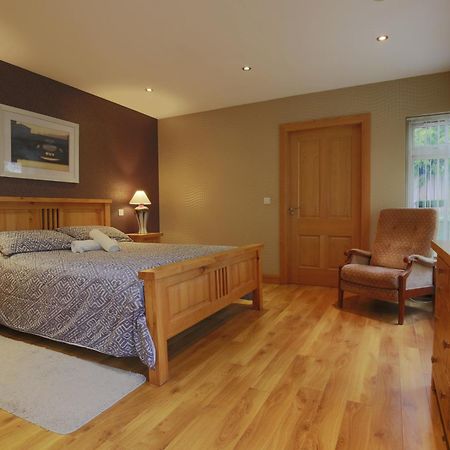 Spacious 4 Bedroom Home - 5 Min Walk To Town Enniskillen Kültér fotó