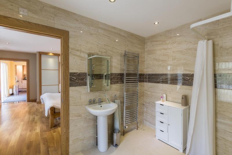 Spacious 4 Bedroom Home - 5 Min Walk To Town Enniskillen Kültér fotó