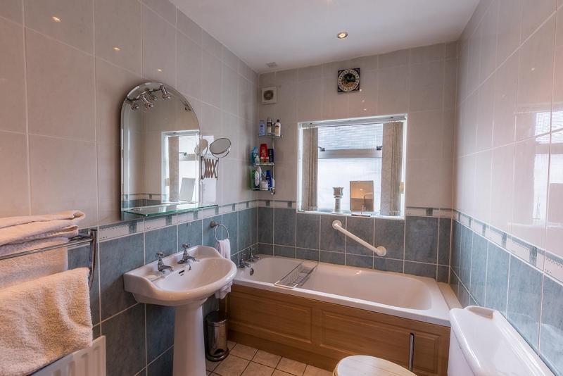 Spacious 4 Bedroom Home - 5 Min Walk To Town Enniskillen Kültér fotó